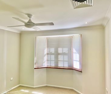 GREAT FAMILY HOME - Photo 4