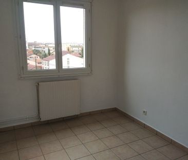 Appartement T3 de 57 m² en bon état général avec un balcon et un ce... - Photo 2