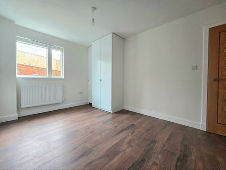 3 Bedroom Apartment, Norbury Avenue, London - Photo 5