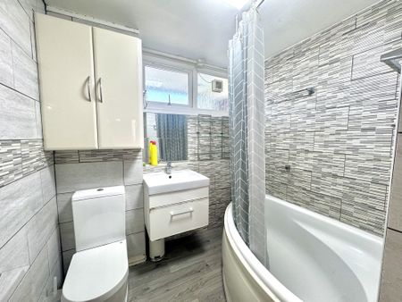 Thurlestone Court, Middlesex, UB1 - Photo 4