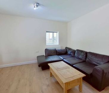 Price £895 pcm - Available Now - Furnished - Photo 4
