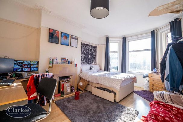 3 bedroom flat to rent - Photo 1