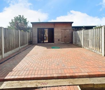 4 bedroom semi-detached house to rent - Photo 2