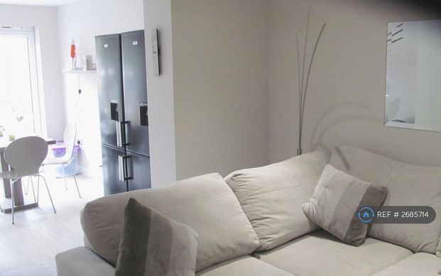 1 bedroom in a house share to rent - Photo 1