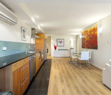 Modern 2 Bedroom Furnished Apartment with Stunning City Views - Photo 1