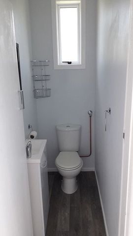 Large 2 bedroom, close to town but in the country. - Photo 5