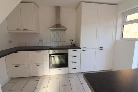 2 Bedroom Semi-Detached To Rent - Photo 4