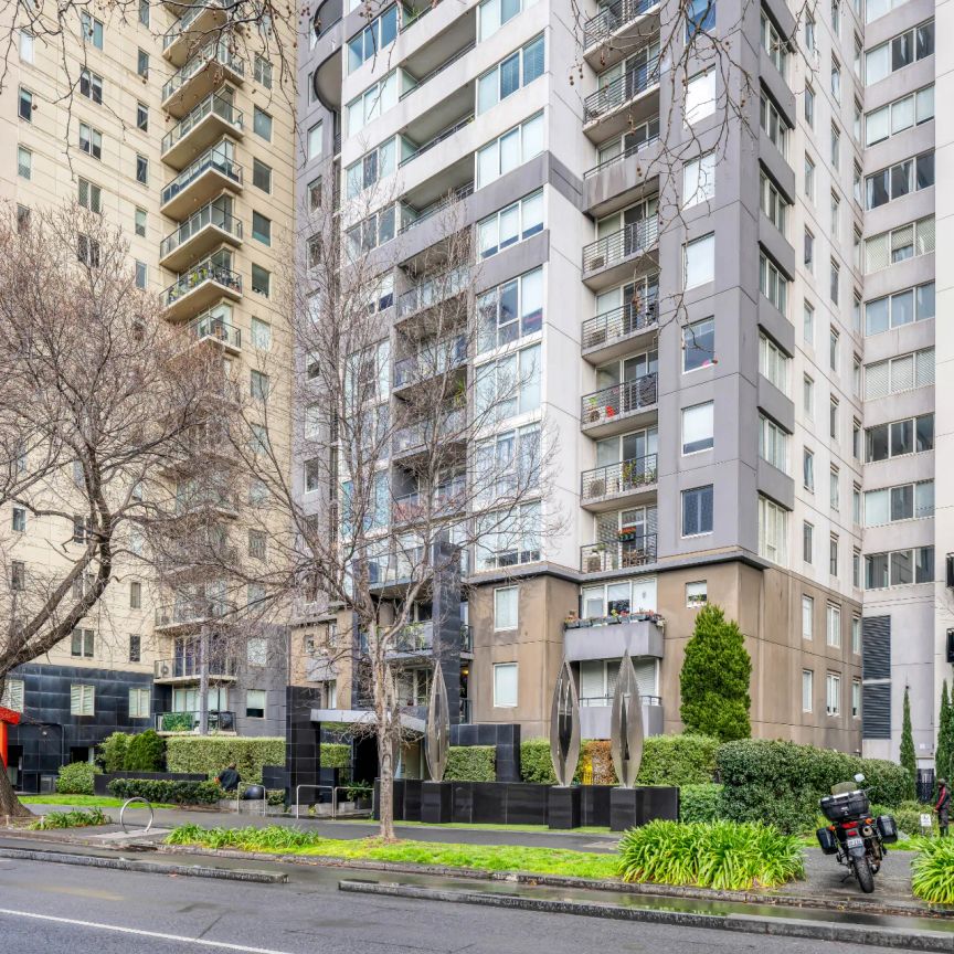 Prime St Kilda Road Apartment with City Lifestyle & Resort-Style Amenities - Photo 1
