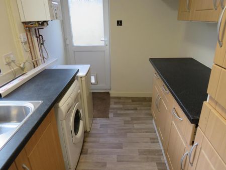 2 bedroom terraced house to rent - Photo 4