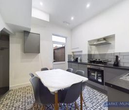 Borough Road Room 1, Middlesbrough - Photo 1