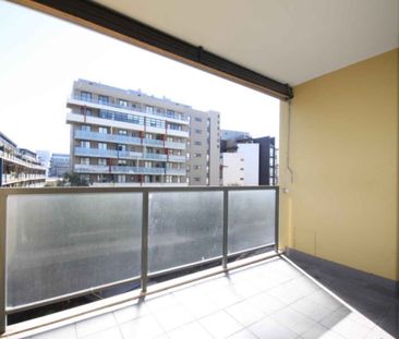 Spacious North Facing 1 Bedroom with Parking - Photo 5
