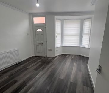 2 Bed Terraced House, Thurgarton Avenue, NG2 - Photo 2