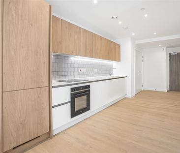37 Clarendon Road, Watford - Photo 5