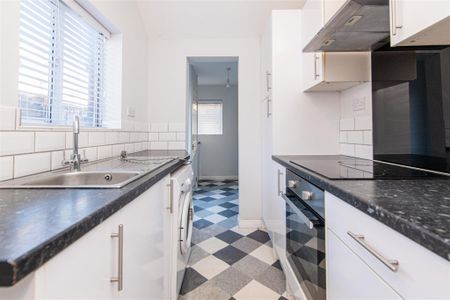 2 bed House - End Terrace To Let - Photo 4