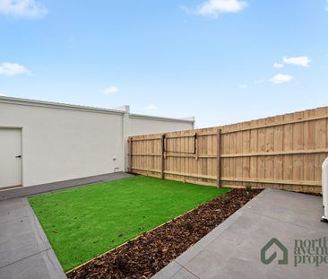 Big, Bold & Built to Impress – 4 Bedroom Townhouse Living on Anothe... - Photo 2