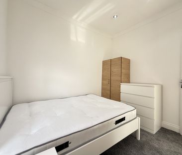 1 Bed Flat, Lewisham High Street, SE13 - Photo 3