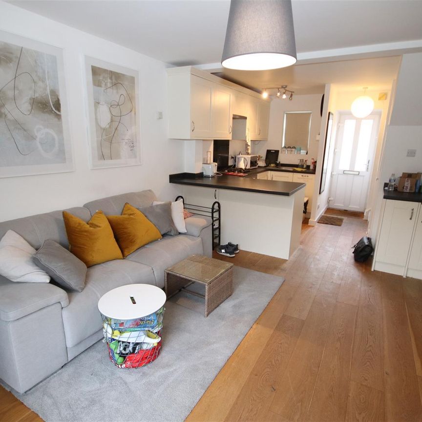 2 bedroom Terraced House to let - Photo 1