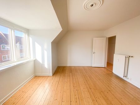 Dejlig 2-værelses lejlighed med altan - Photo 4