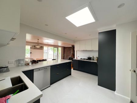 Blackburn North - Photo 4