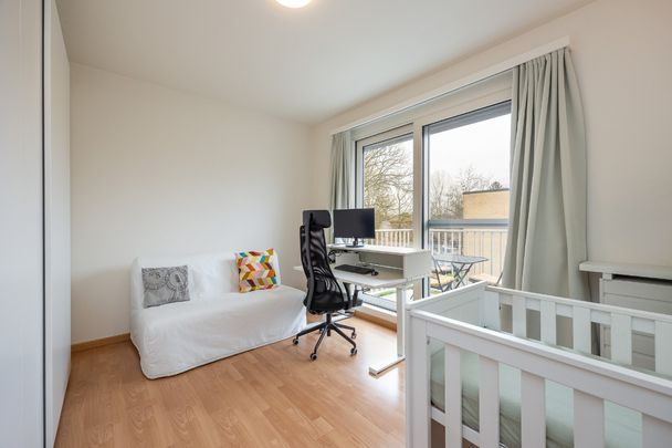 Instapklaar twee slaapkamer appartement met staanplaats - Photo 1