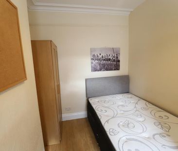 4 bedroom terraced house to rent - Photo 4