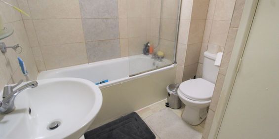 Newcombe Rise, West Drayton - Photo 3