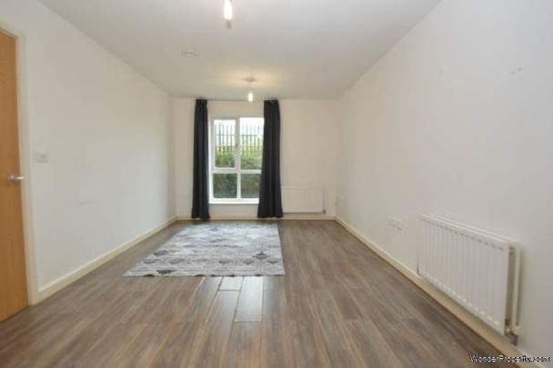 2 bedroom property to rent in Addlestone - Photo 1