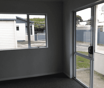 Renovated 2 Bedroom Unit with shared garage - Photo 4