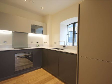 A stunning first floor two bedroom apartment - Photo 4