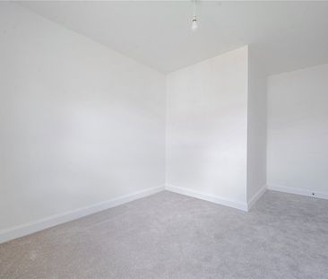 3 bedroom semi detached to rent - Photo 5