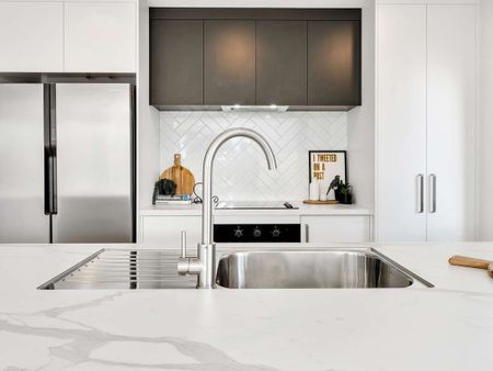 College Estate - 3 Bedrooms - Photo 3