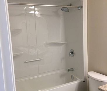 For Lease - 36 Damude Avenue, Thorold, Ontario - Photo 5