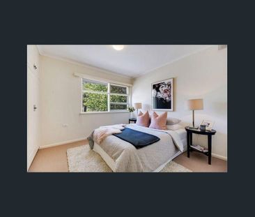 Bright & Spacious Two-Bedroom Unit in Prime Hazelwood Park Location - Photo 3