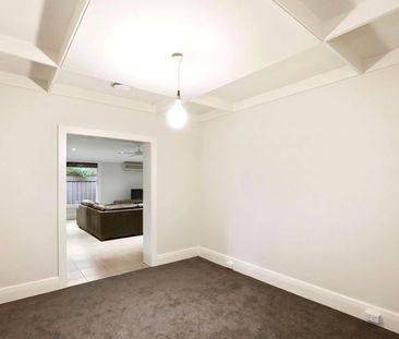 Spacious Family Home In The Heart Of Central Albury - Photo 4