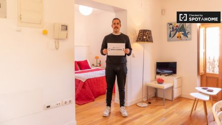 madrid, Community of Madrid 28011 - Photo 2