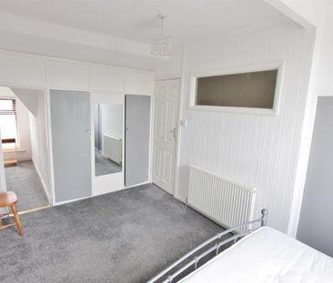 3 bedroom House To Let - Photo 3