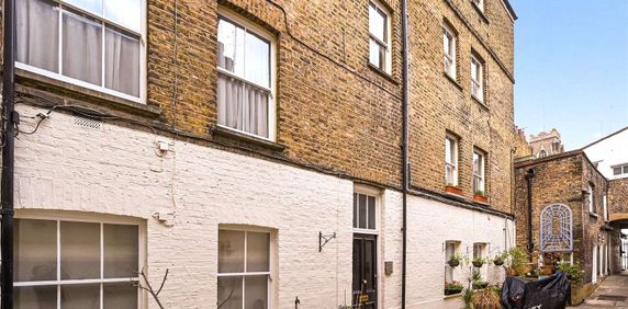 A beautiful apartment set in this picturesque setting in a pedestrian side street off Kinnerton Street and in the heart of North Belgravia. - Photo 2