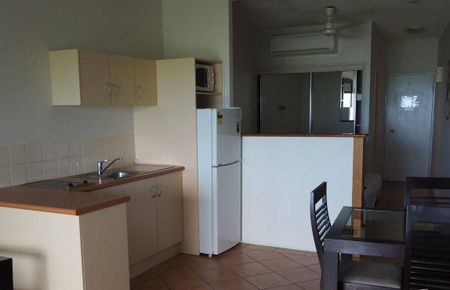 FURNISHED STUDIO WITH BEACHFRONT VIEWS (3 MONTH LEASE) - Photo 3