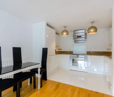 3 bedroom flat to rent - Photo 6