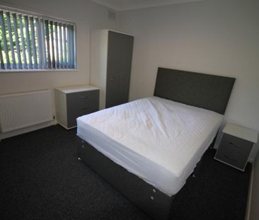 6 bedroom terraced house to rent - Photo 3