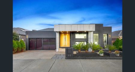“Perfect for Large Families – 5 Bedrooms & Alfresco Living!” - Photo 3