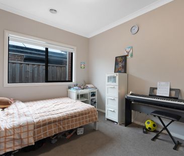 11 Orrong Drive, Officer VIC 3809 - House For Rent | Domain - Photo 3