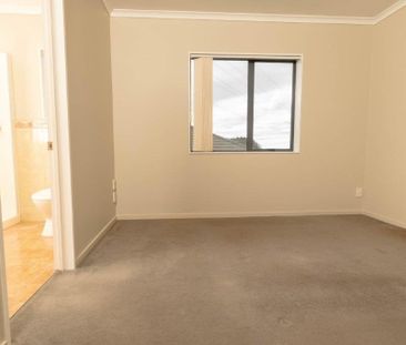Pet Friendly Three Bedroom House - Photo 4