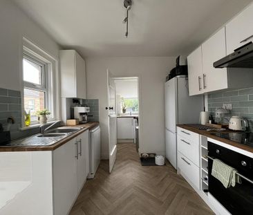 3 bedroom semi-detached house to rent - Photo 2