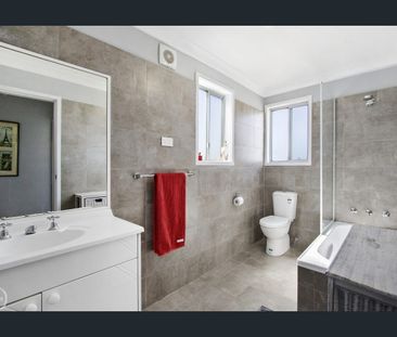 A COSY FOUR BEDROOM NEST - Photo 3