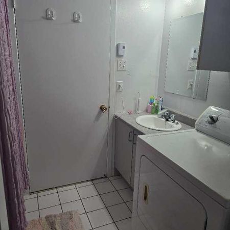 ST-ÉMILE, BEAU 4 1/2, REZ-DE-CHAUSSÉE, 01 SEPTEMBRE - Photo 4