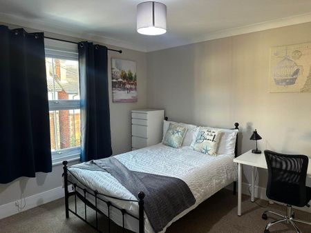 1 bedroom in a house share to rent - Photo 3