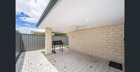 Modern Family Home in Prime Location - 5 Strumpshaw Road, Aveley - Photo 4
