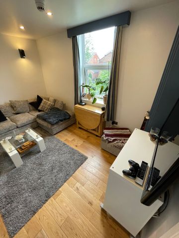 Beautiful First Floor One Bedroom Flat to Let in Withington/Disbury - Photo 2
