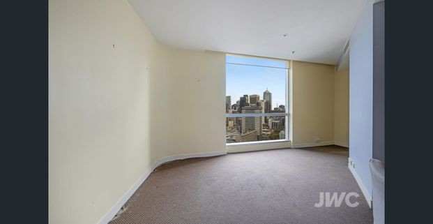 75sqm Central CBD apartment with spectacular 270 degree views - Photo 1